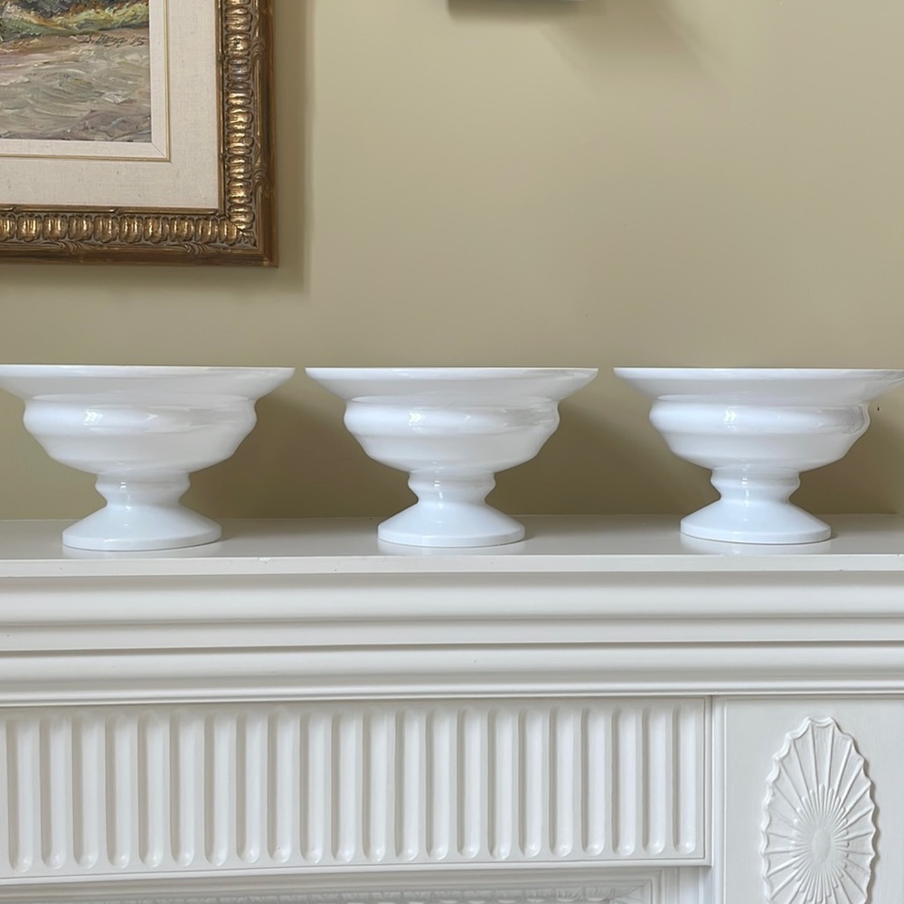 Set of 3 glossy white pedestal containers urns - use for inside or outsi…
